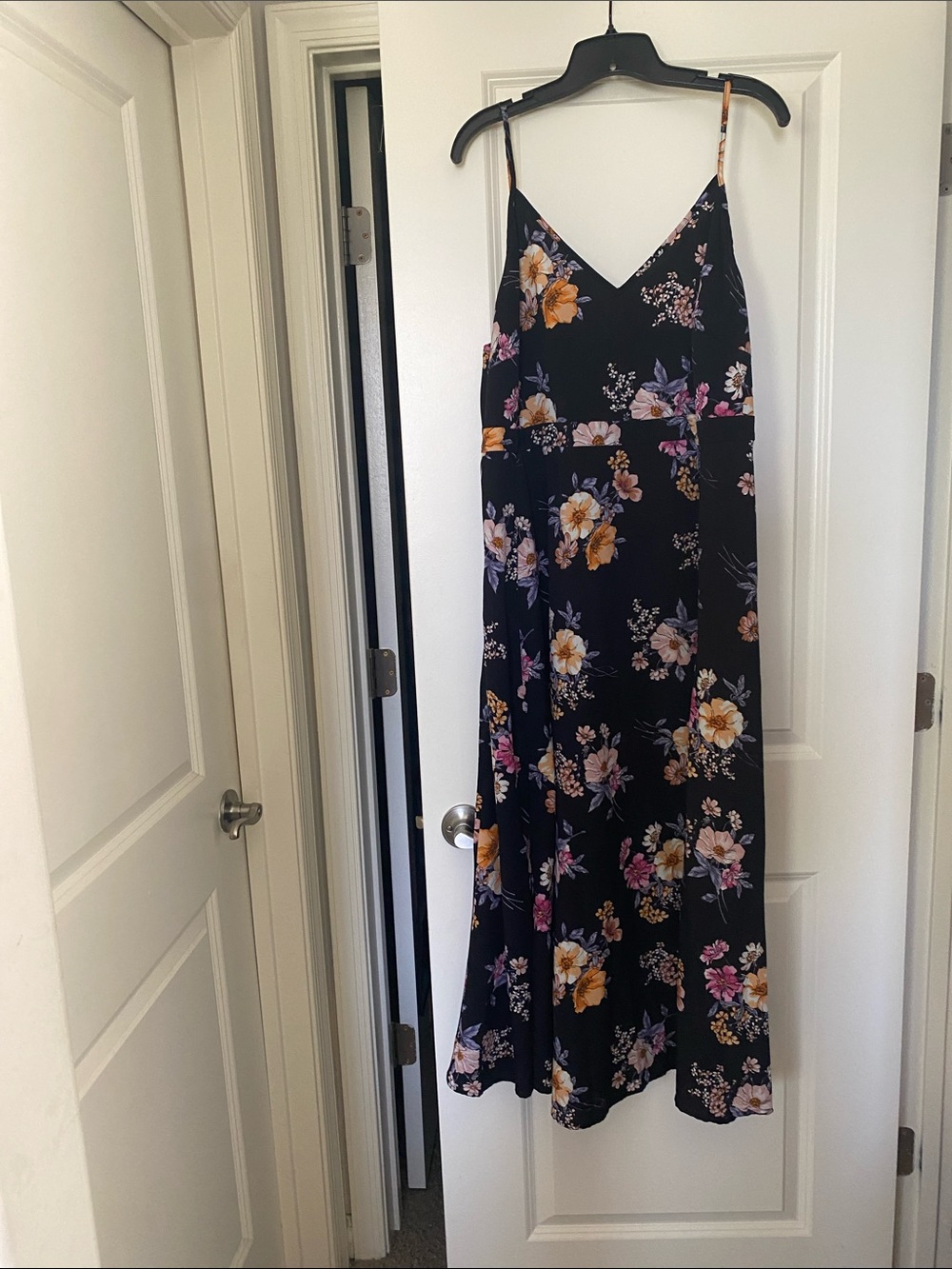SHEIN Black Floral V-Neck Spaghetti Strap Maxi Dress